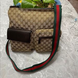 Authentic vintage Gucci messenger sling